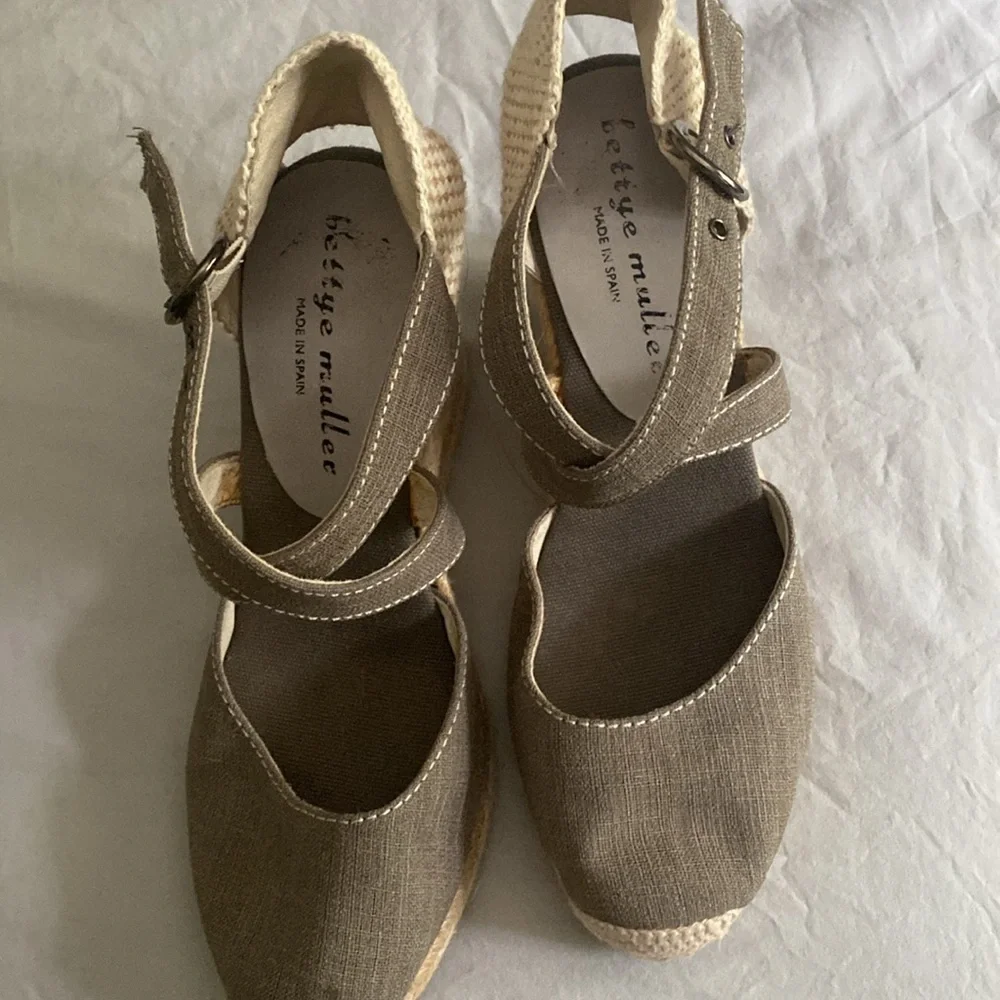 Bettye Muller Espadrille Wedge Heels size 38 made in Spain